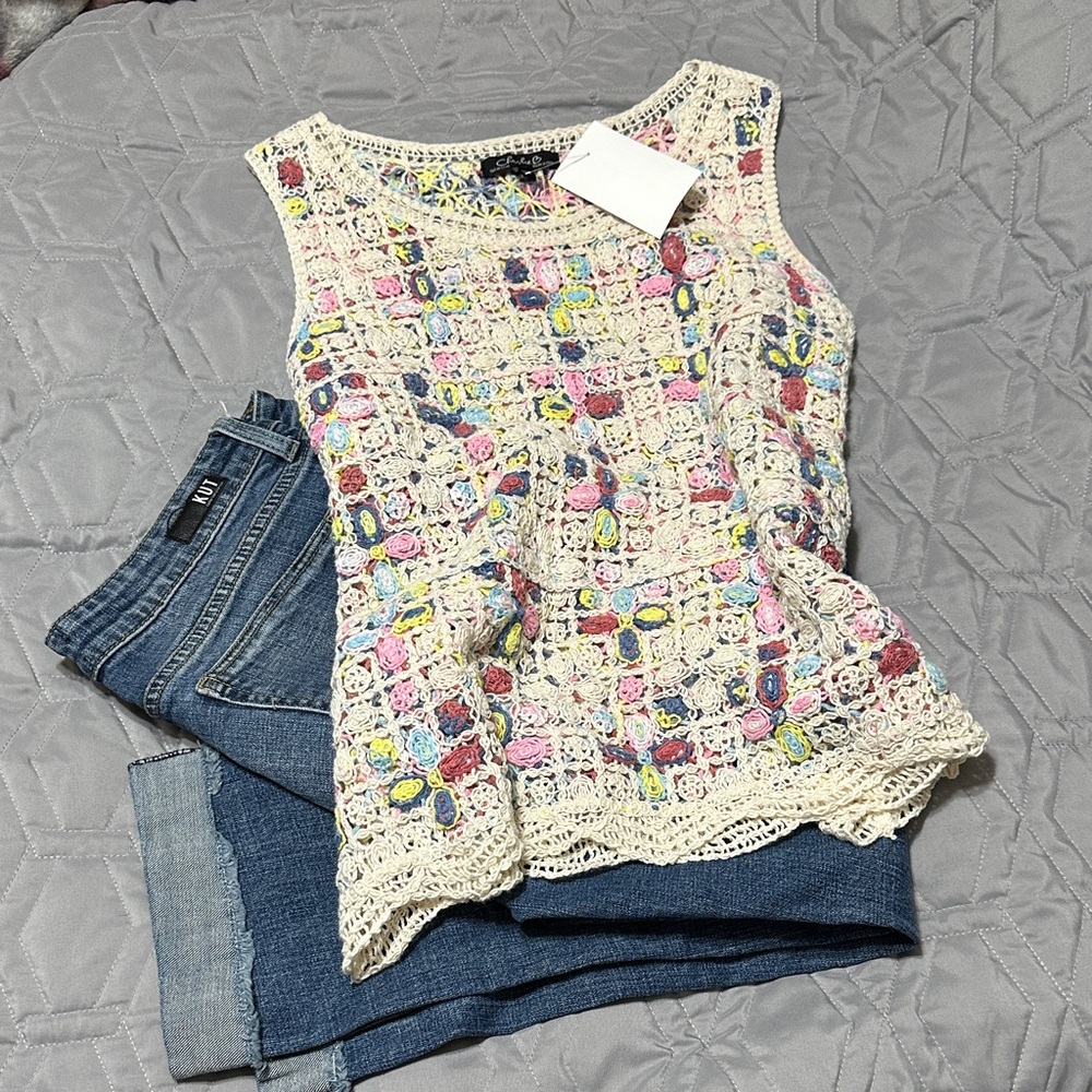 Sz M🇨🇦⭐️NWT Charlie B Beige Multicoloured Open Knit Crochet Top.